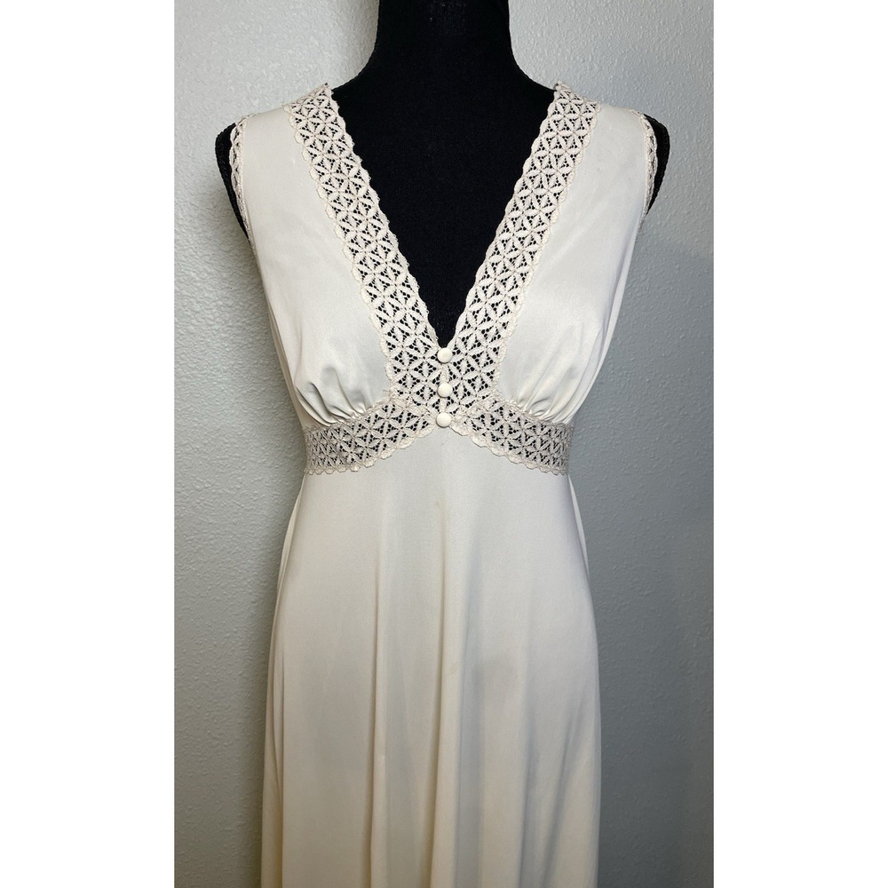 VTG 60s VANITY FAIR Size 32 Grecian Nightgown Lace Bodice‎ With Buttons Cream